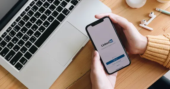 ¿En qué consiste LinkedIn Ads? Origen y funciones principales